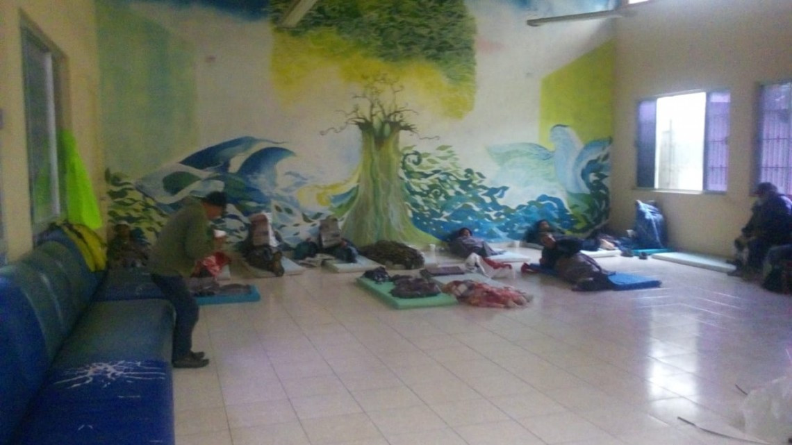Habilitan segundo albergue para refugiados por el frio en Matamoros