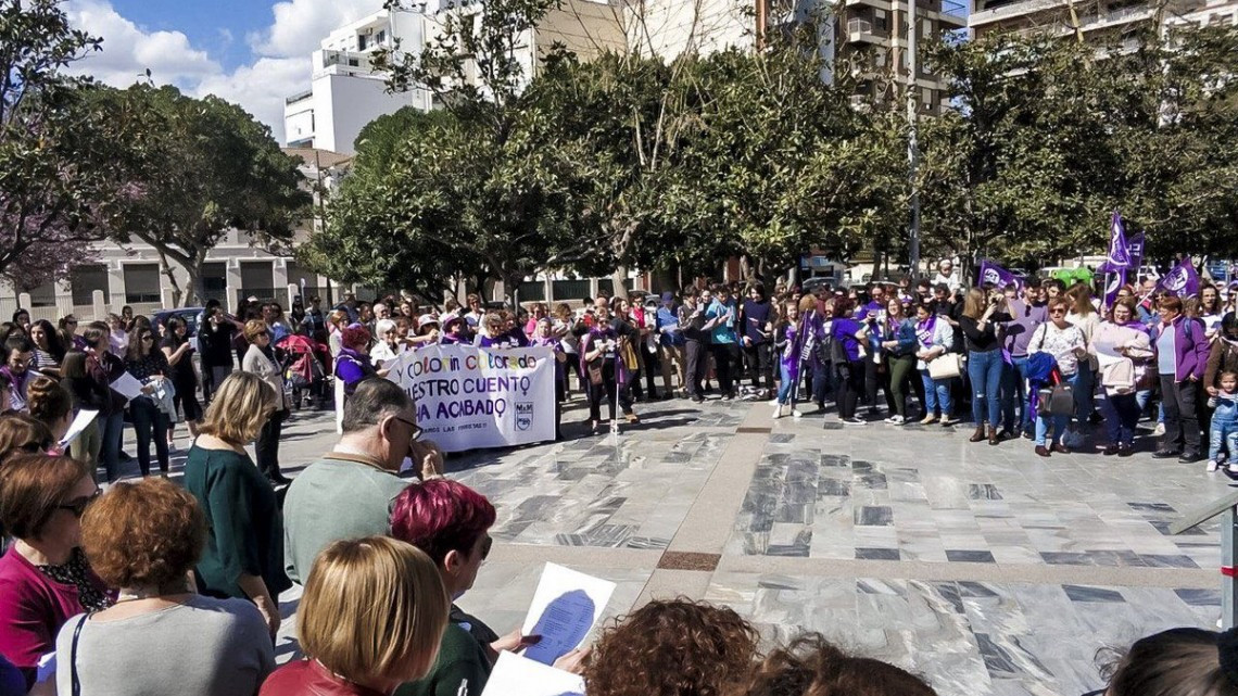 Mujeres se manifiestan en España por el 8M