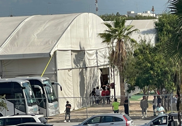Disminuyen repatriaciones por Reynosa; migrantes son atendidos en el Parque Cultural