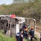 Choque entre autobús y tráiler deja 34 lesionados en Yucatán 