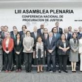Ernestina Godoy dirige su primera reunión al frente de la FGR