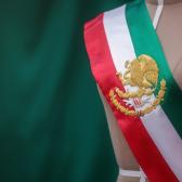  Sheinbaum presenta la banda presidencial que portará en su primer Grito de Independencia