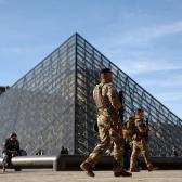 Cinco nuevos detenidos en Francia por el robo millonario en el Museo del Louvre; las joyas siguen desaparecidas