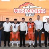 Entrega rector uniformes a Correcaminos UAT de la Liga Mayor ONEFA