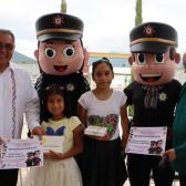 Entrega Guardia Estatal de Género reconocimiento a niñas ganadoras del concurso para nombrar a botargas oficiales de la SSPT