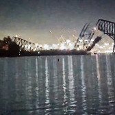 Puente en Baltimore colapsa tras recibir golpe de un barco de carga