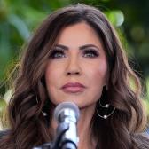 Kristi Noem advierte que cárteles ofrecen recompensas contra agentes del ICE