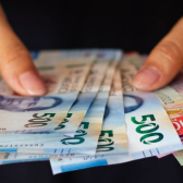 Gobierno anuncia aumento al salario mínimo del 13% para el 2026