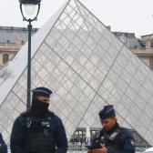 Detienen a dos presuntos responsables del robo de joyas en el Museo del Louvre
