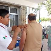 Realizan vacunación masiva en la Clínica ‘Agosto 12’