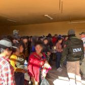 Localiza INM a más de cien personas migrantes en casa abandonada de Sonora