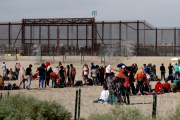Declaran emergencia por ola de migrantes sin precedentes en Eagle Pass, Texas