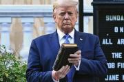 Donald Trump lanza su propia biblia