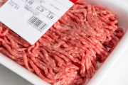 Retirán de Walmart toneladas de carne molida por posible E. Coli