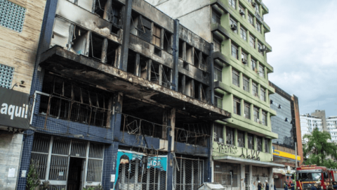 Incendio en un hotel deja al menos 10 muertos en Brasil