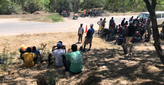NotiGAPE - Haitianos se unen para limpiar zona del Río Bravo