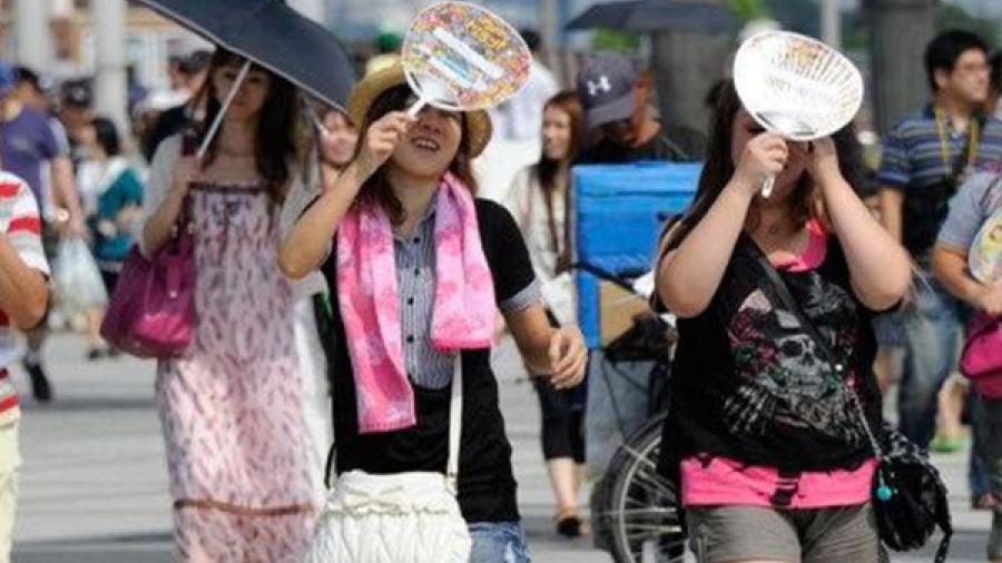 Ola de calor y tifón Shanshan coinciden en Japón