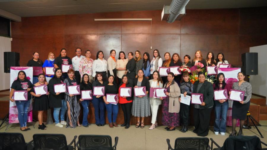 Reconocen en Nuevo Laredo a 21 mujeres beneficiadas por programas de INMUJER