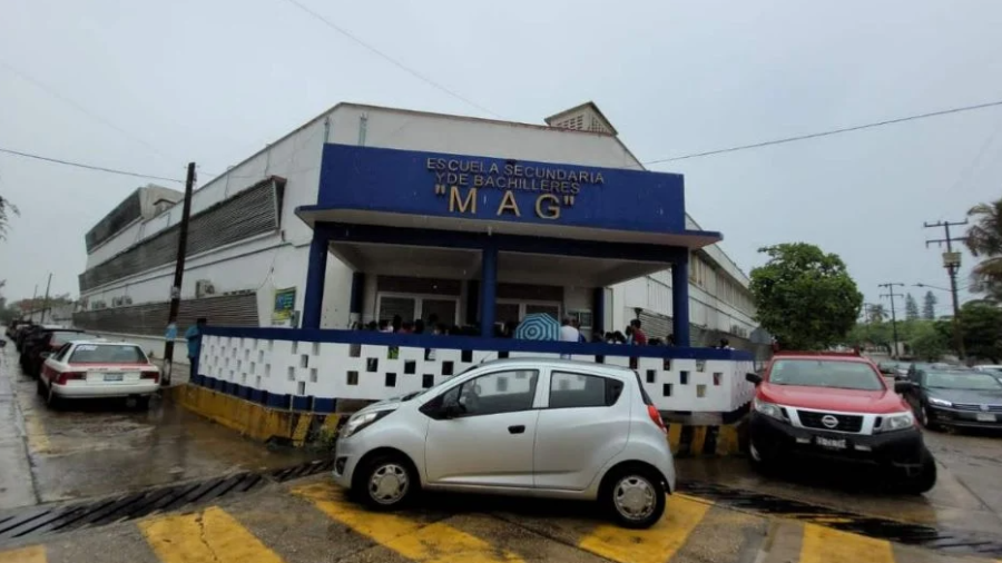 Alumno hace "broma" y desata pánico por posible tiroteo en preparatoria de Veracruz 