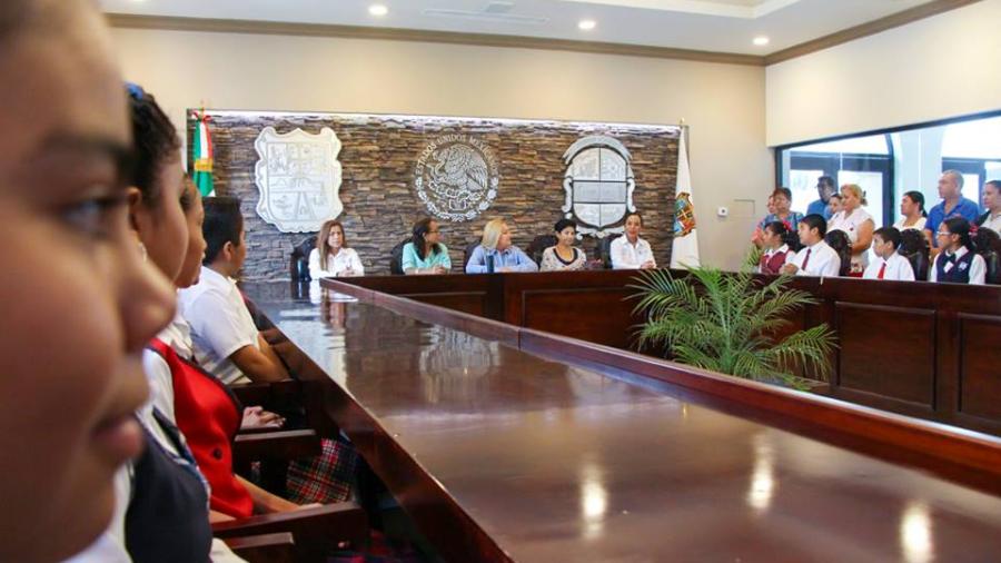 Alcaldesa de Altamira reafirma su compromiso con la educación