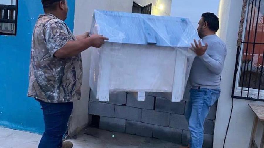Donan casas para proteger a lomitos del frío