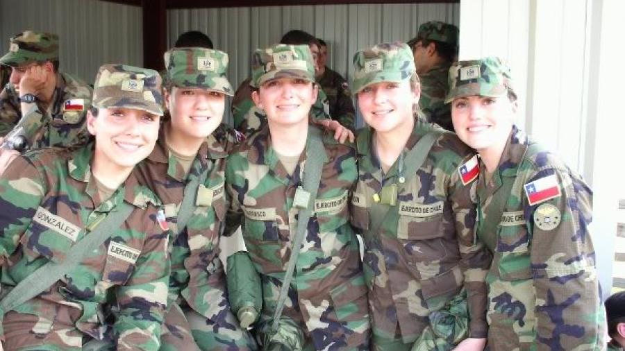 Podrán chilenas ascender a 'general de brigada' en el Ejército