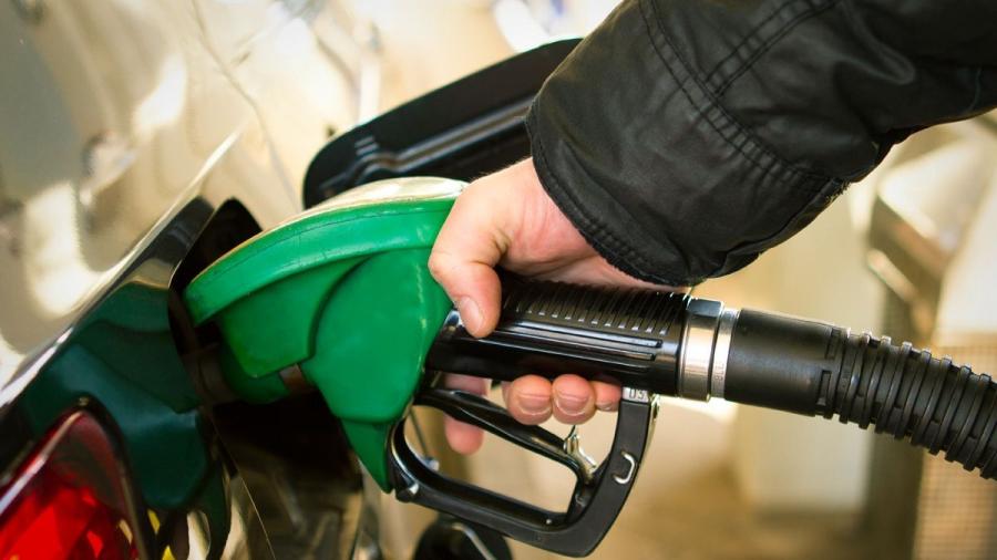 Precio de gasolina magna aumentará dos centavos este jueves