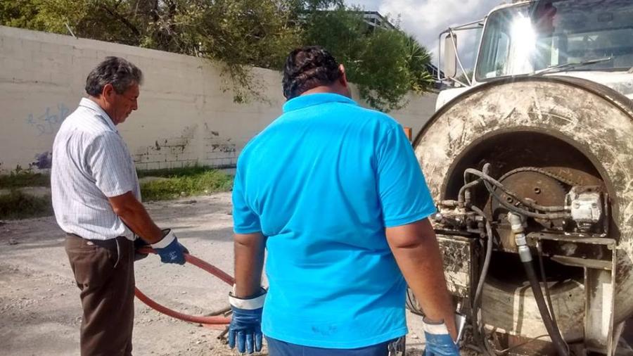 Comapa trabaja con equipo vactor