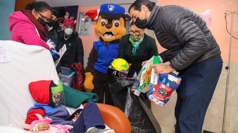 Visitó Carlos Peña Ortiz a niños del Hospital 270 del IMSS