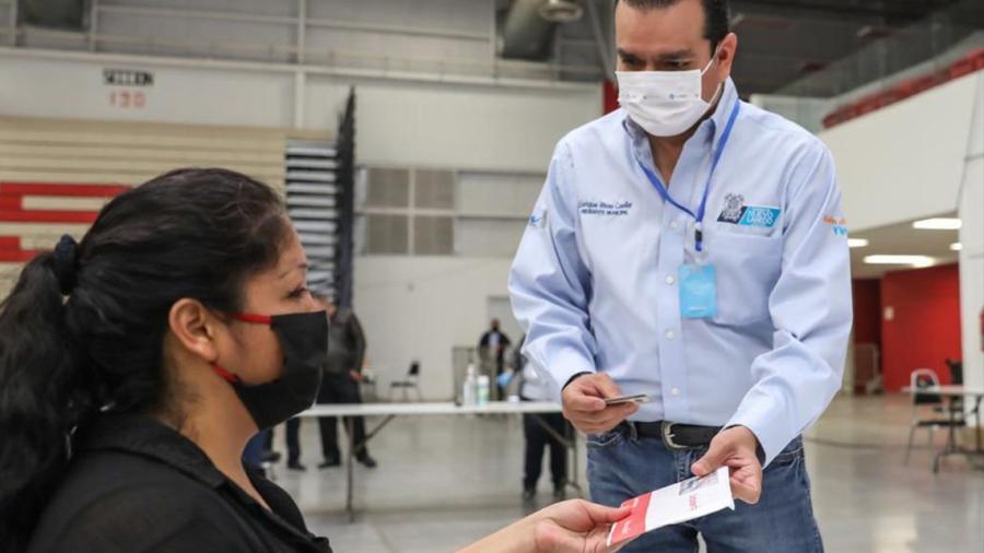 Entrega de tarjetas de becas s&iacute; cumple medidas anti Covid: Enrique Rivas