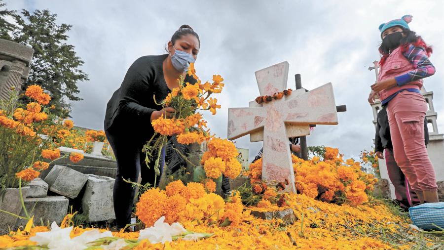OPS alerta de nueva ola de COVID-19 en México tras festejos por el Día de Muertos 