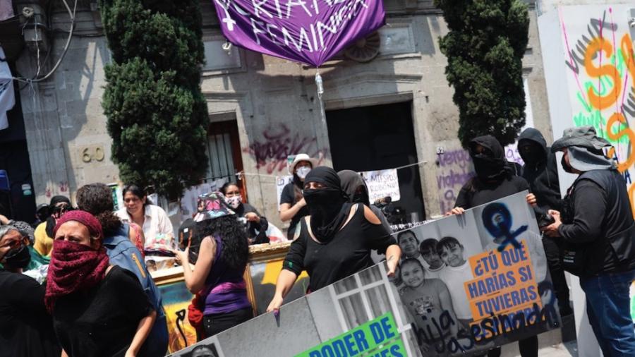 Manifestantes que tienen tomada CNDH sostendrán reunión con Sánchez Cordero 