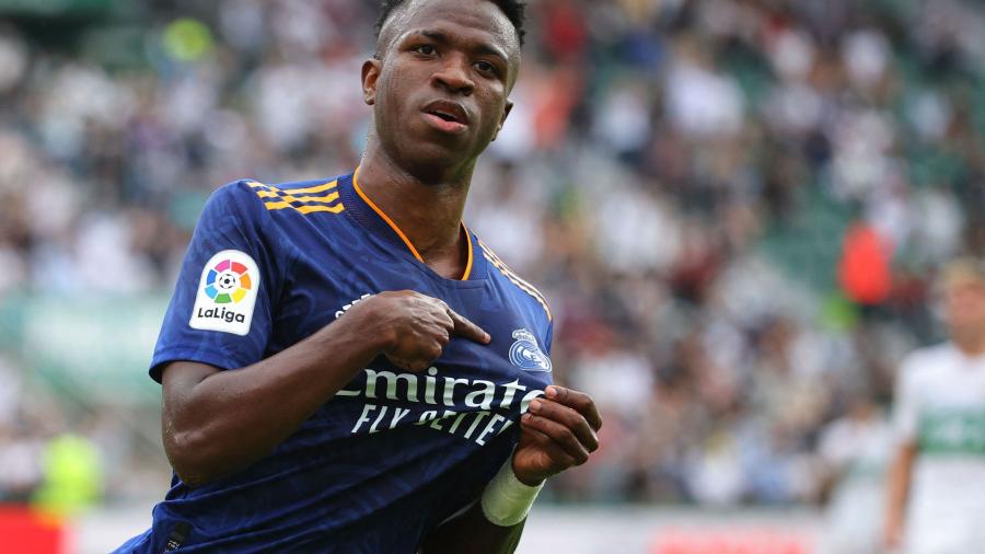 Real Madrid vence al Elche y se queda como líder de la Liga de España