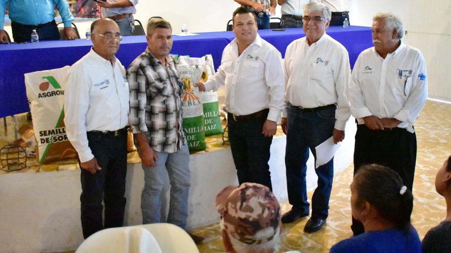Gobierno de Tamaulipas entrega 11.9 tons. de semilla certificada a productores de SLM y Casas