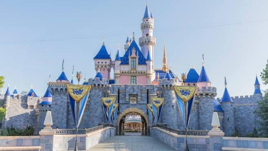 Disneyland Resort reabre sus puertas en California después de un año por Covid-19