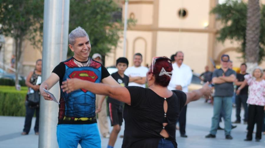 Festejan "Día del Padre" en plaza principal