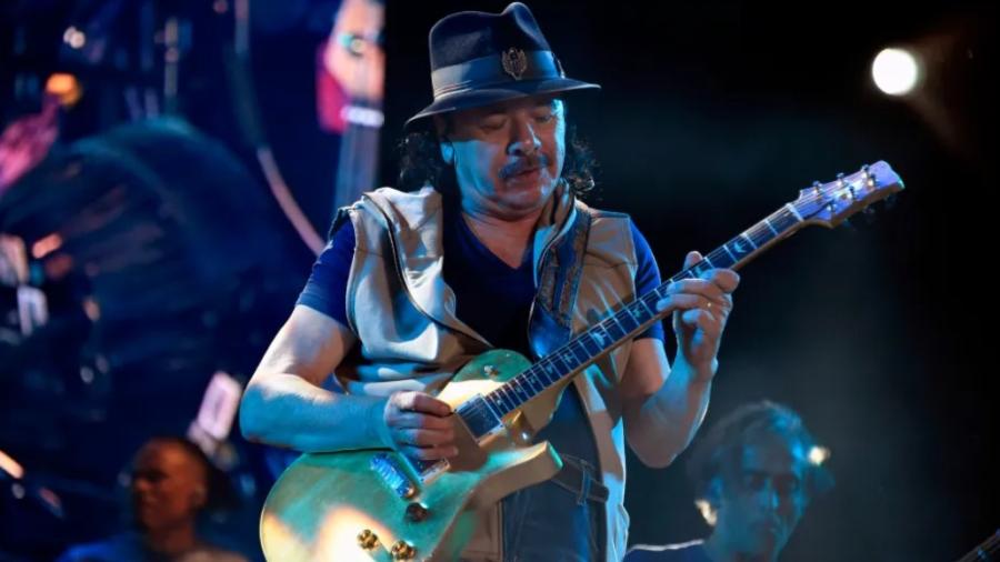 Por deshidratación y agotamiento Santana se desmaya en pleno concierto