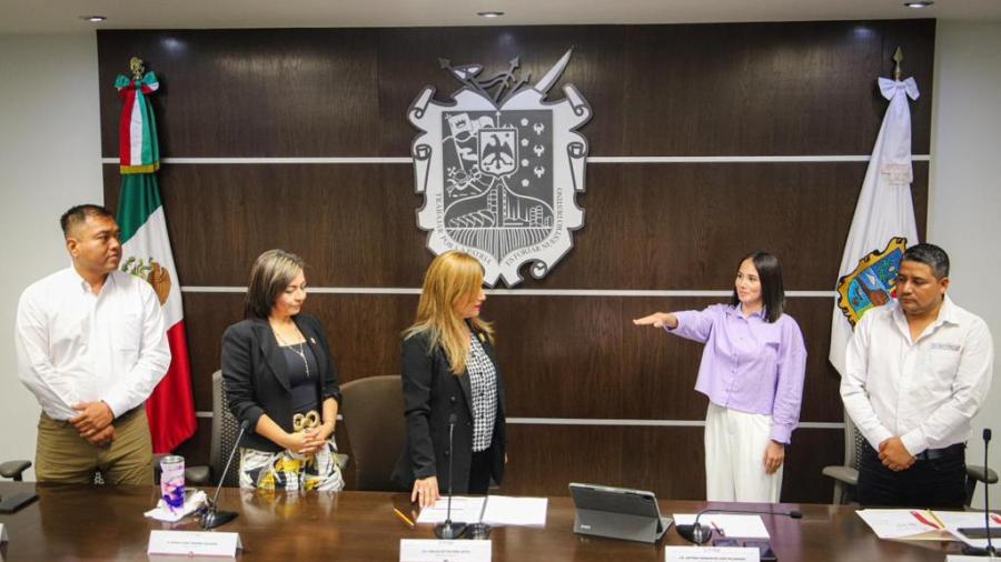 Anaid Alarcón toma protesta como regidora suplente de Denisse Ahumada