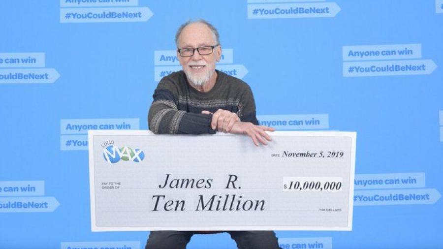 Gana 10 millones en la lotería y sólo llevará a sus amigos a cenar