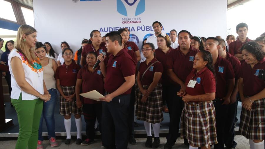 Maki atiende necesidades de alumnos especiales