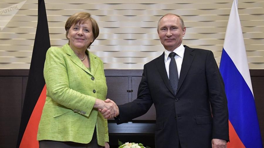 Coinciden Putin y Merkel en impulsar proceso político en Siria 