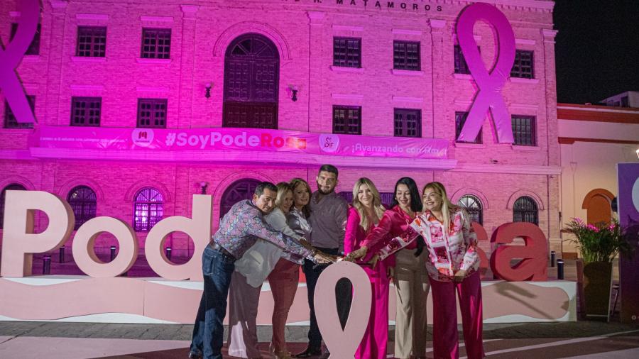 Presidencia de Matamoros se ilumina de Rosa por lucha contra el cáncer de mama