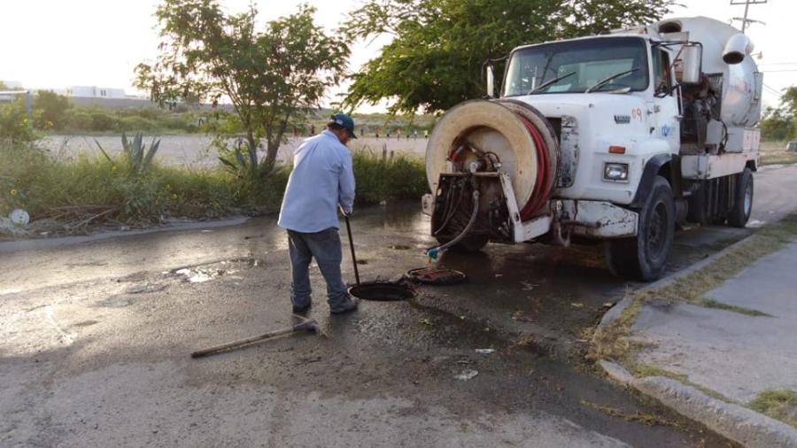 Comapa trabaja con equipo vactor