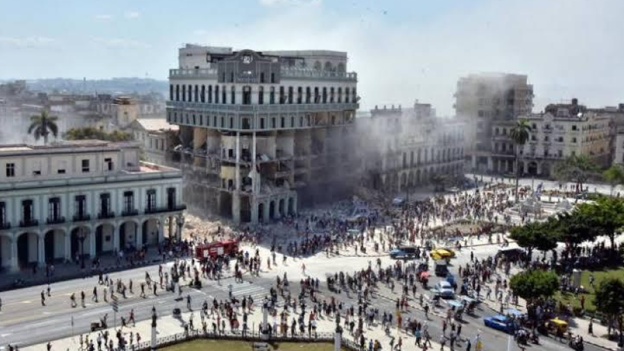 Papa Francisco pide oración por víctimas de la explosión en Cuba