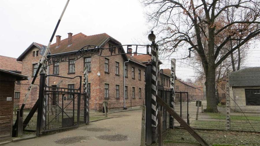 Encuentran objetos en campo de concentración de Auschwitz