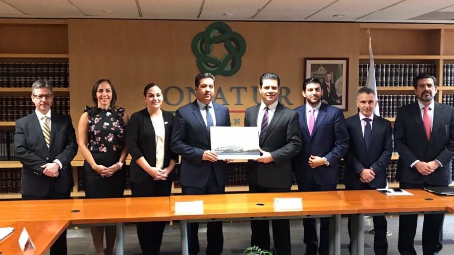 Se re&uacute;ne Gobernador con director de FONATUR