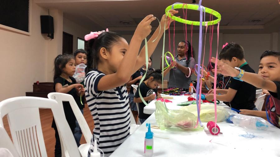 Incentiva Alcalde Carlos Peña Ortiz la creatividad infantil a través de Taller de Artesanías