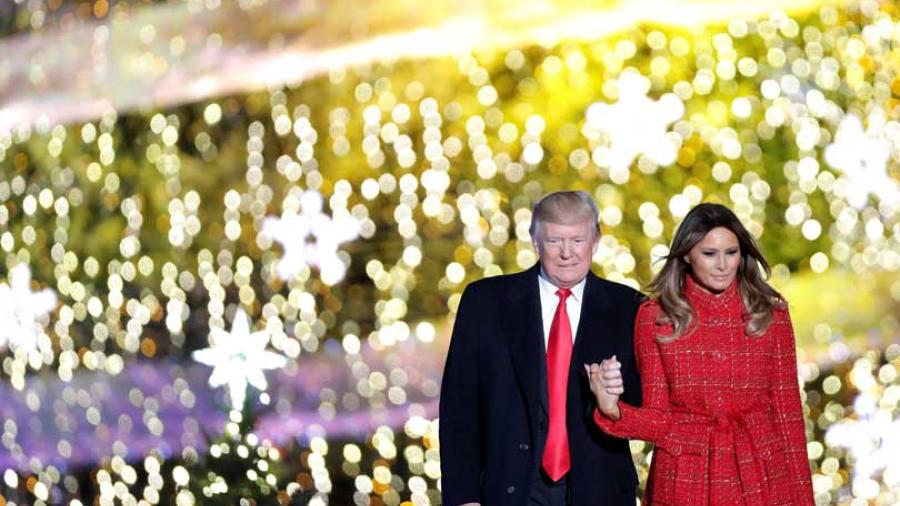 Trump inaugura primer árbol navideño