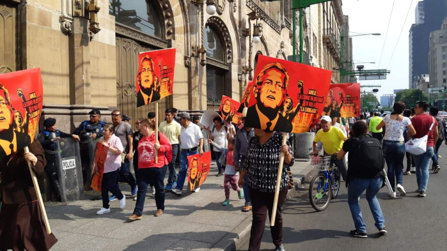 Univision da a conocer que Sindicalistas del gobierno de la CDMX obligaron a protestar contra AMLO