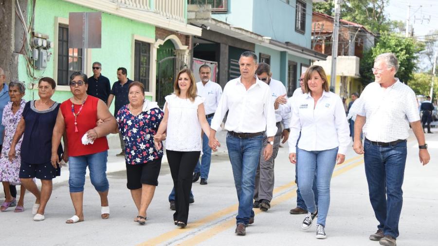 Inaugura una nueva obra de pavimentación en la calle Héroe de Nacozari